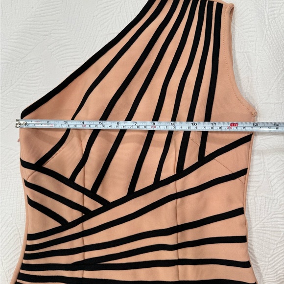 One shoulder dress - Picture 4 of 4